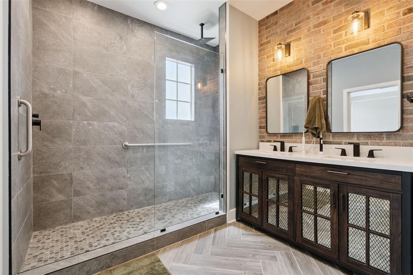 SPRING PARK TOWNHOMES OF SOUTH VILLAGE - Residential