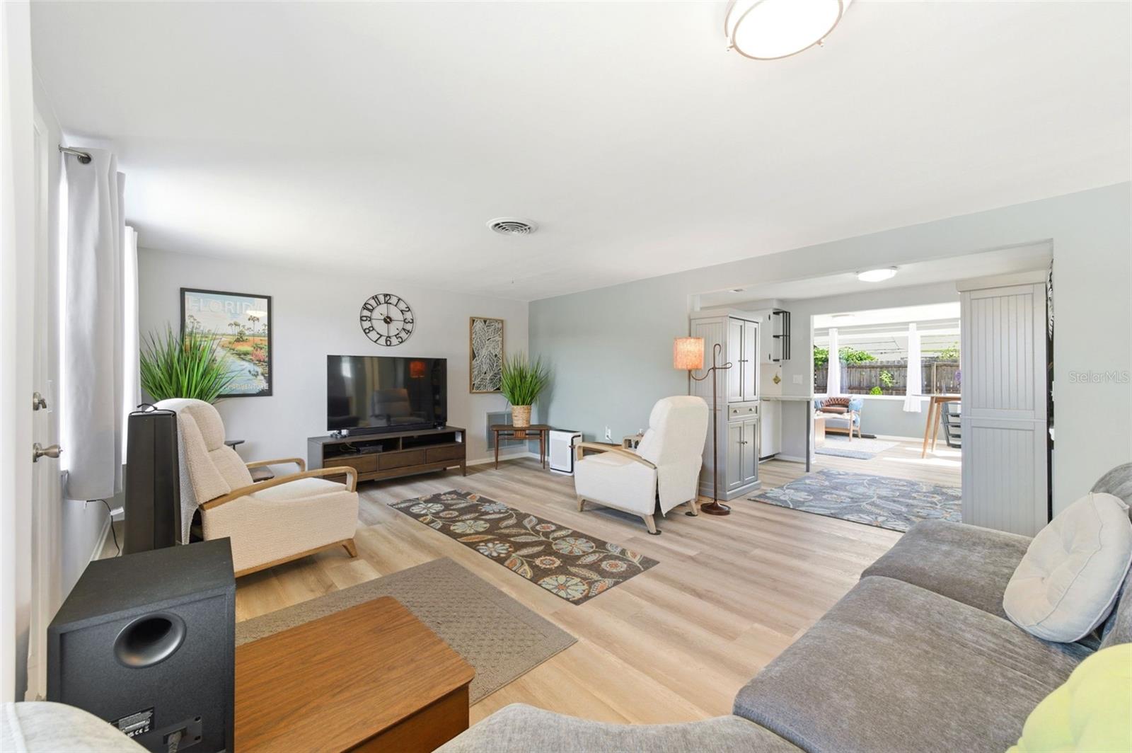 COLONIAL HILLS - Residential