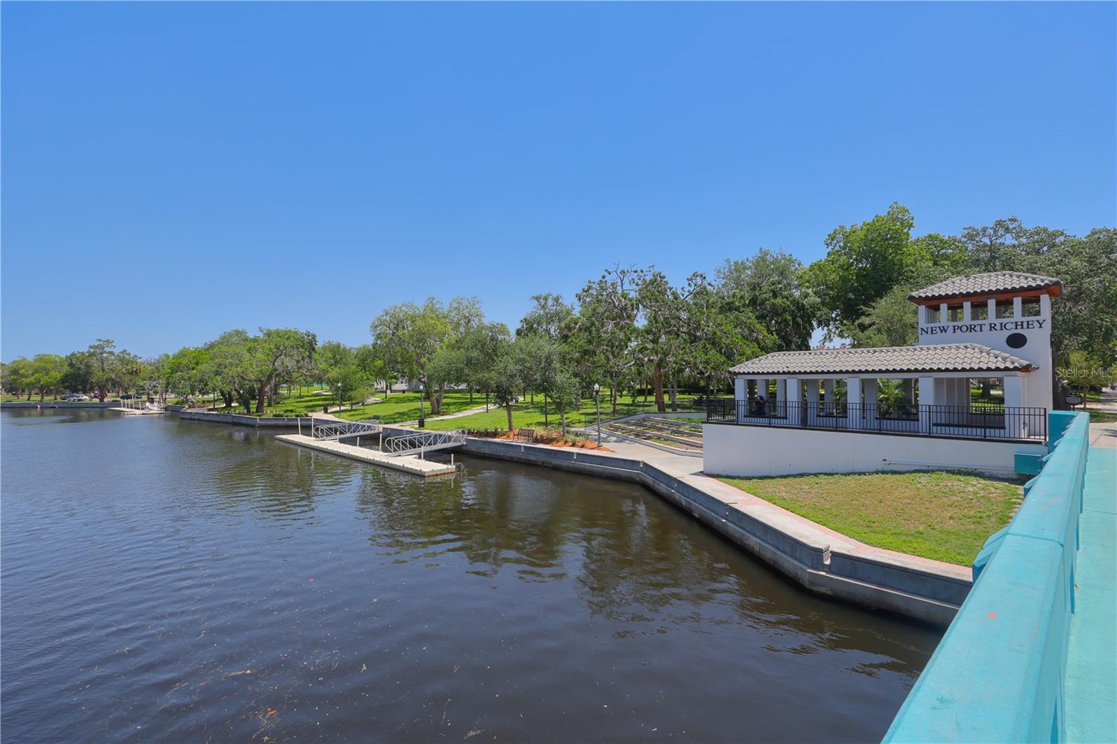 COLONIAL HILLS - Residential