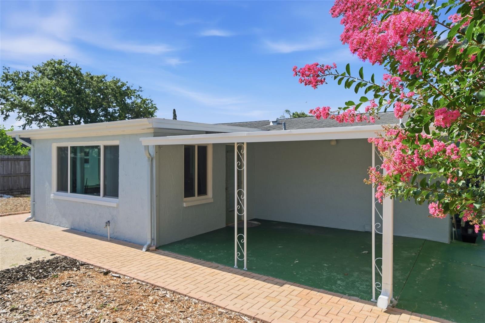 COLONIAL HILLS - Residential