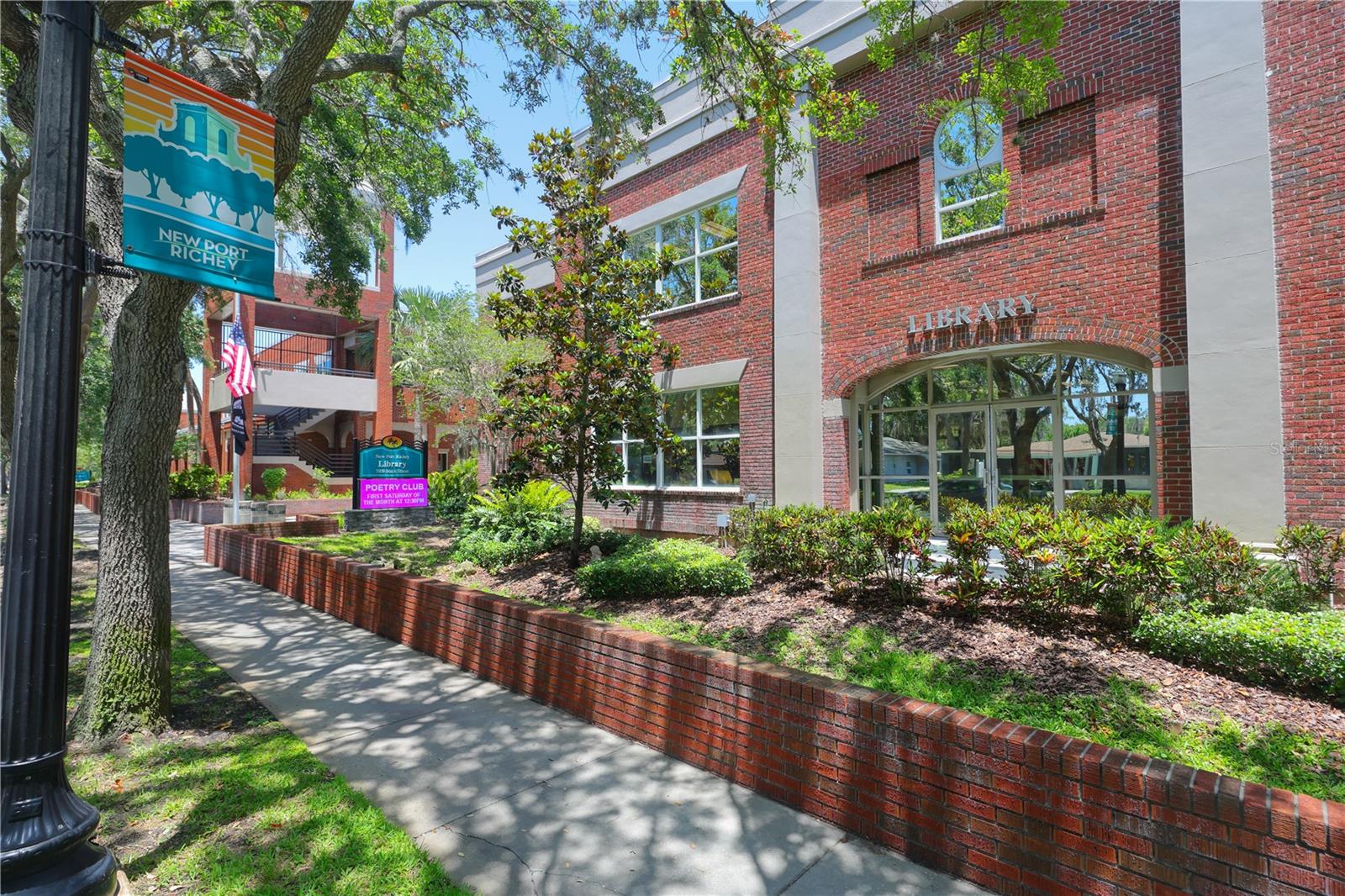 COLONIAL HILLS - Residential