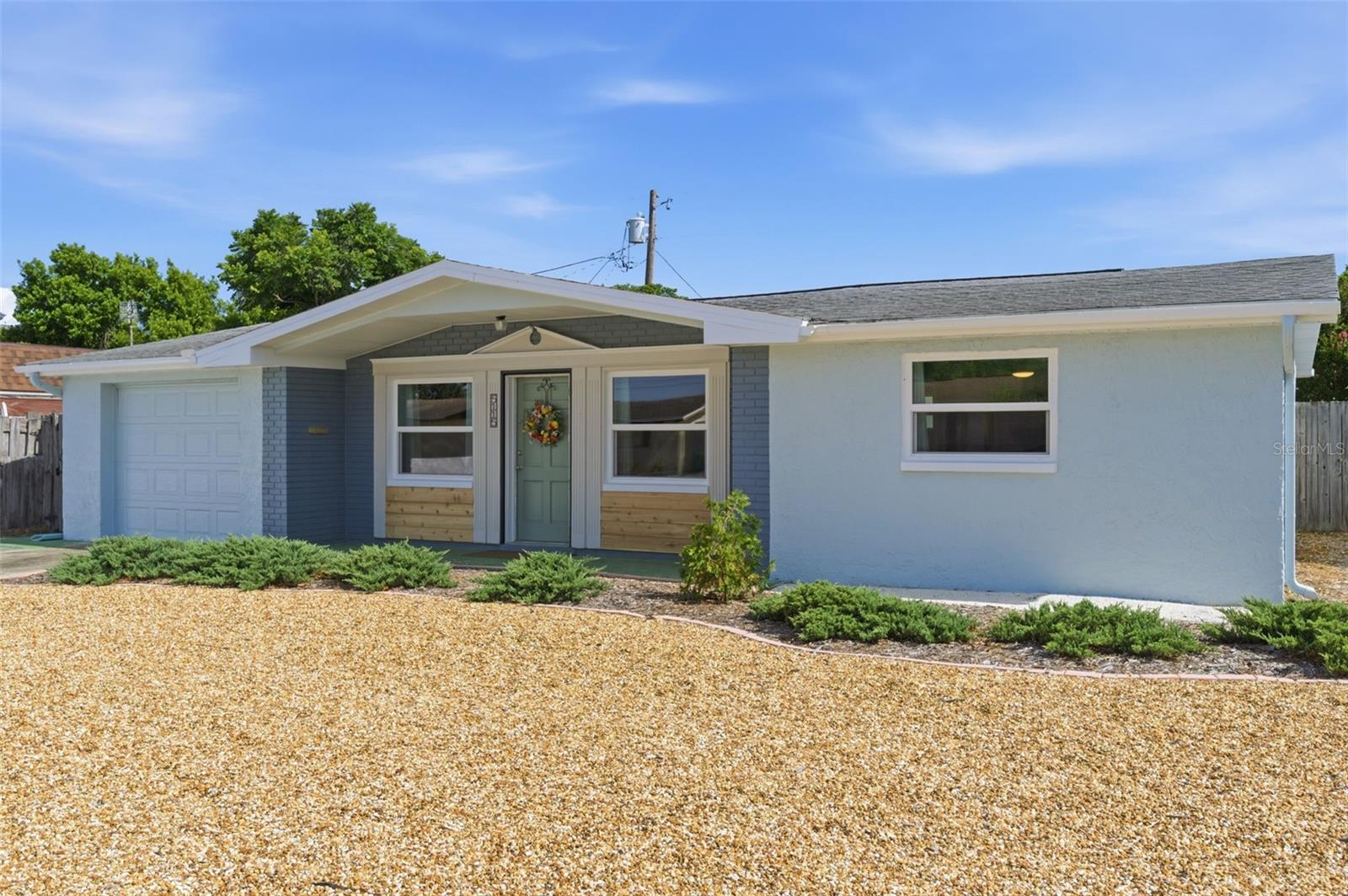COLONIAL HILLS - Residential