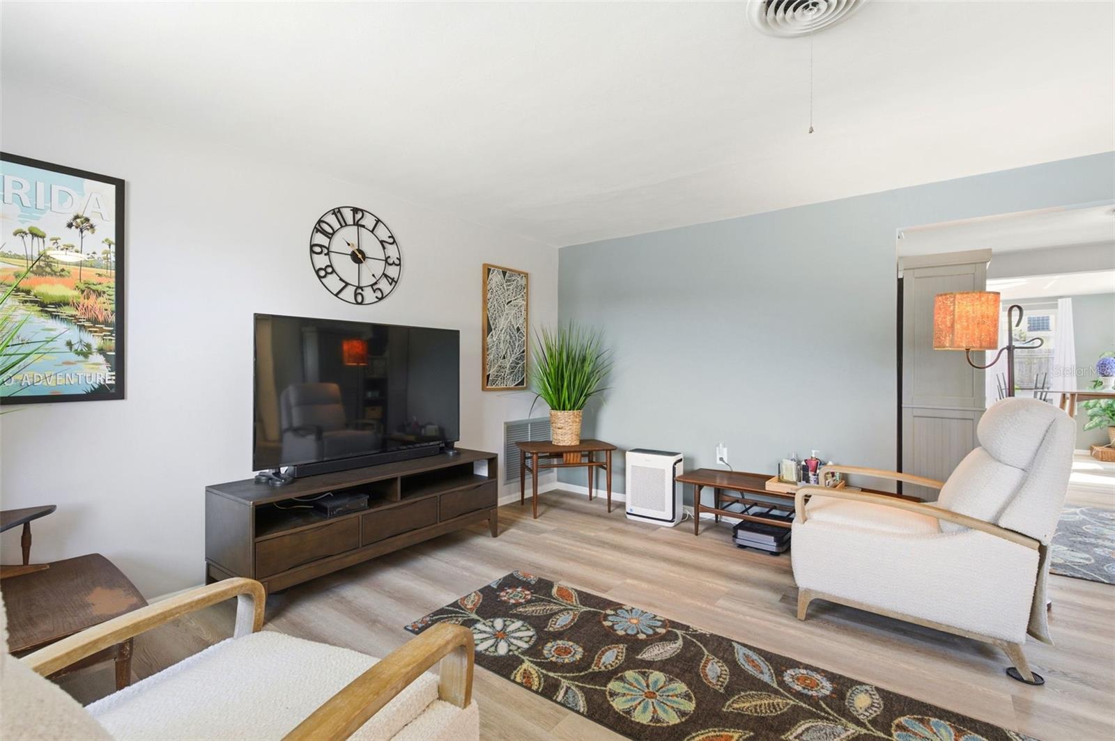 COLONIAL HILLS - Residential