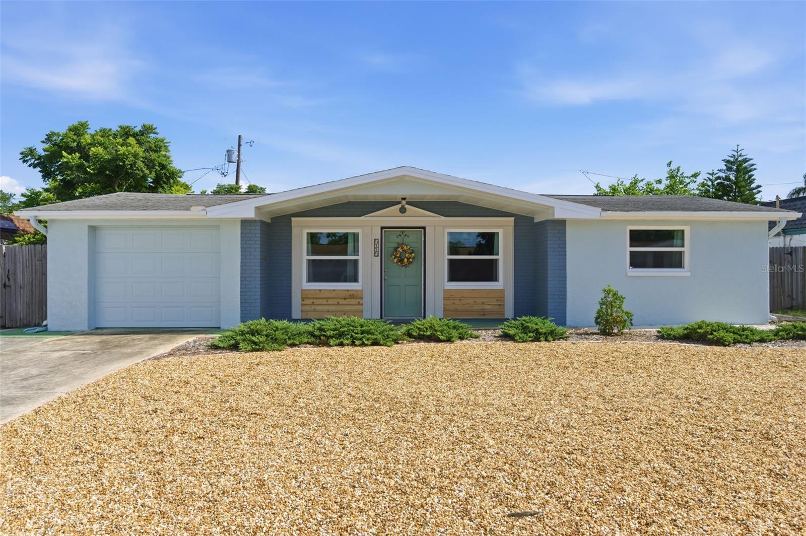 COLONIAL HILLS - Residential