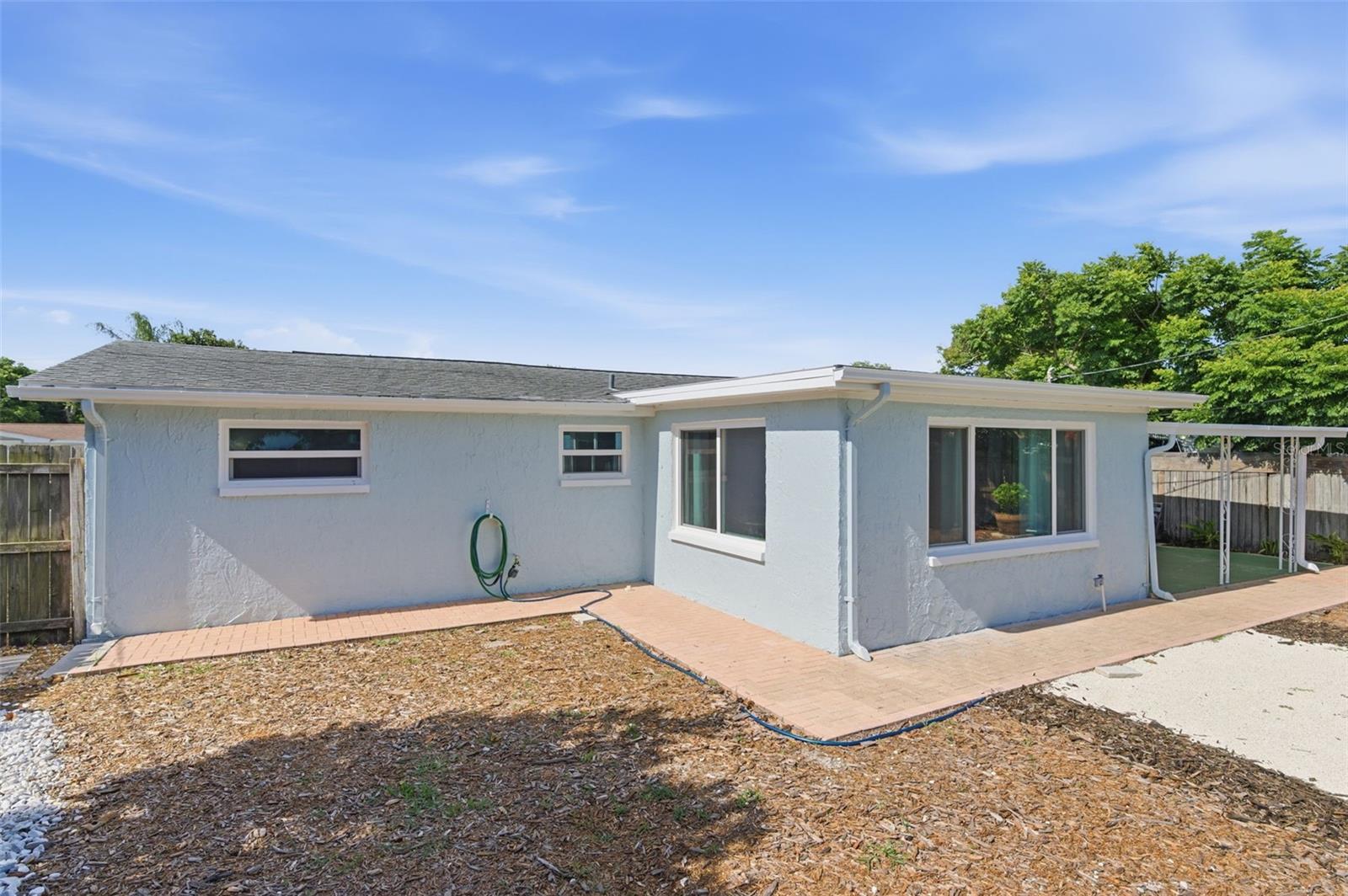 COLONIAL HILLS - Residential