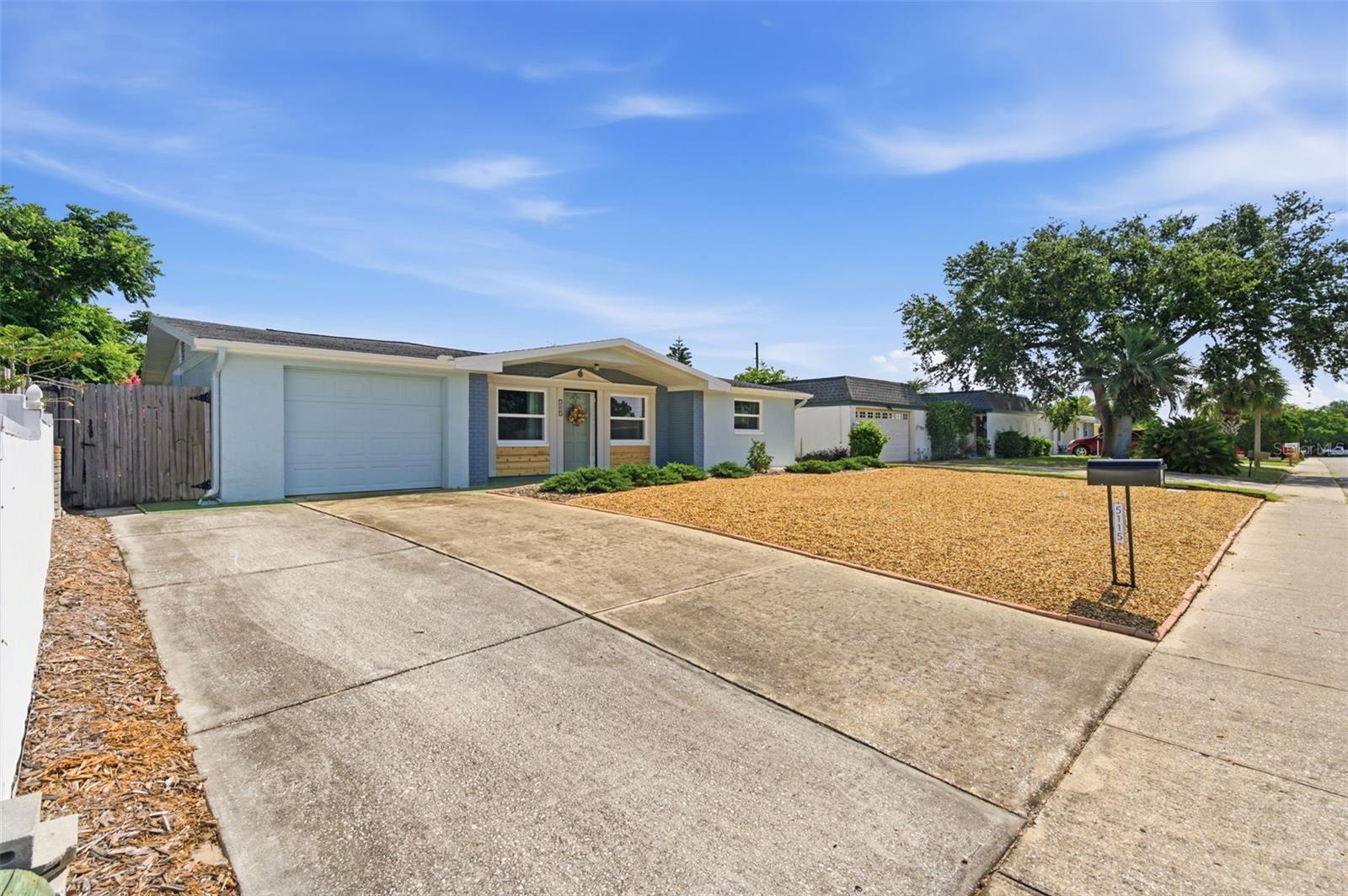 COLONIAL HILLS - Residential