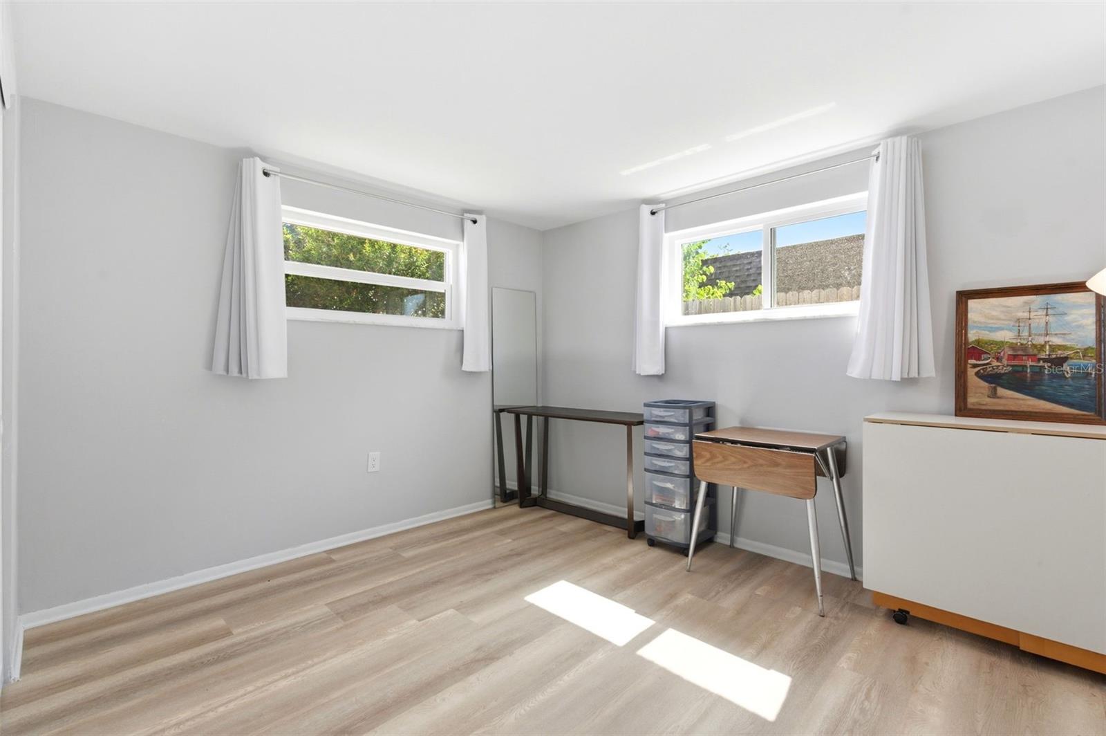 COLONIAL HILLS - Residential