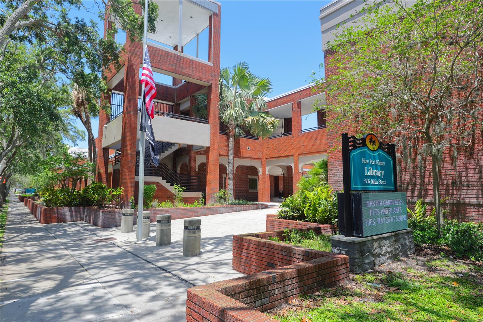 COLONIAL HILLS - Residential