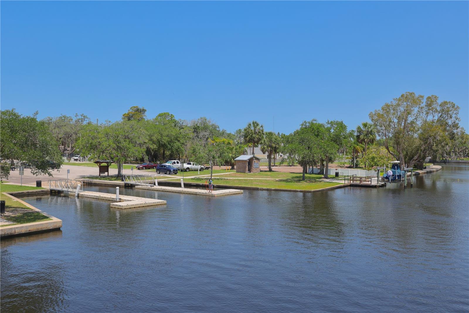 COLONIAL HILLS - Residential