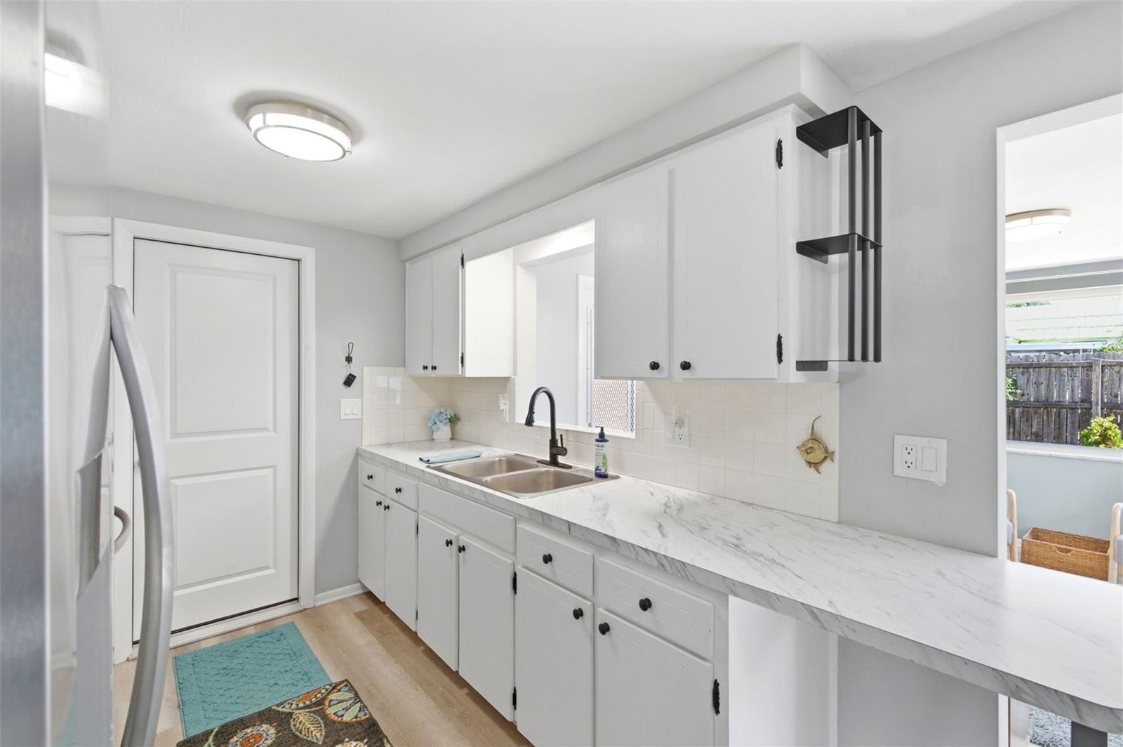 COLONIAL HILLS - Residential