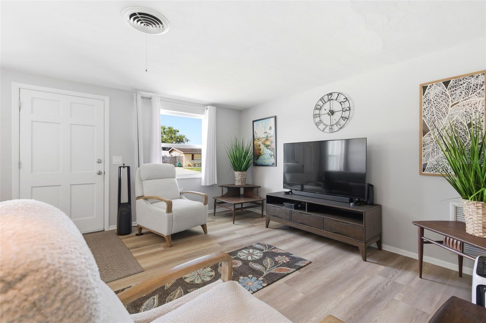 COLONIAL HILLS - Residential
