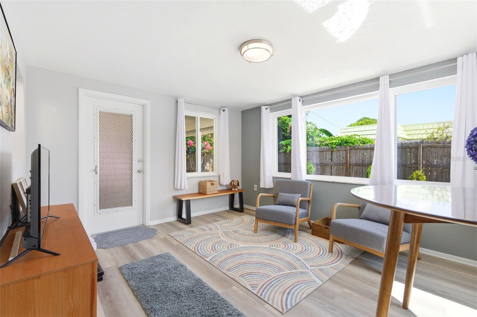 COLONIAL HILLS - Residential