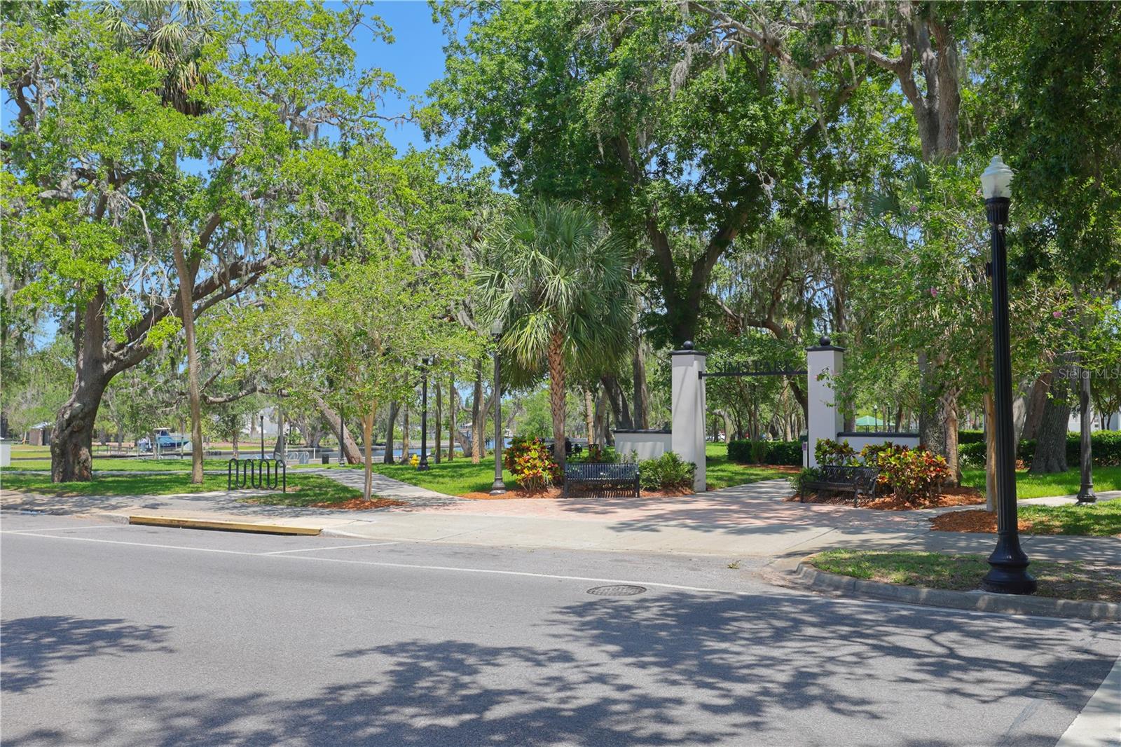 COLONIAL HILLS - Residential