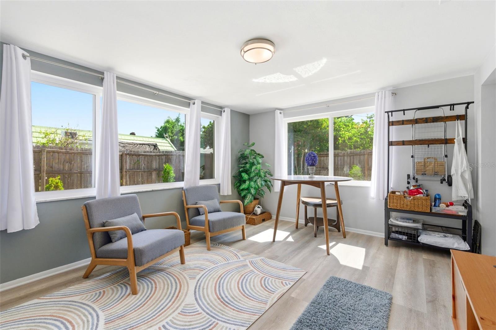 COLONIAL HILLS - Residential