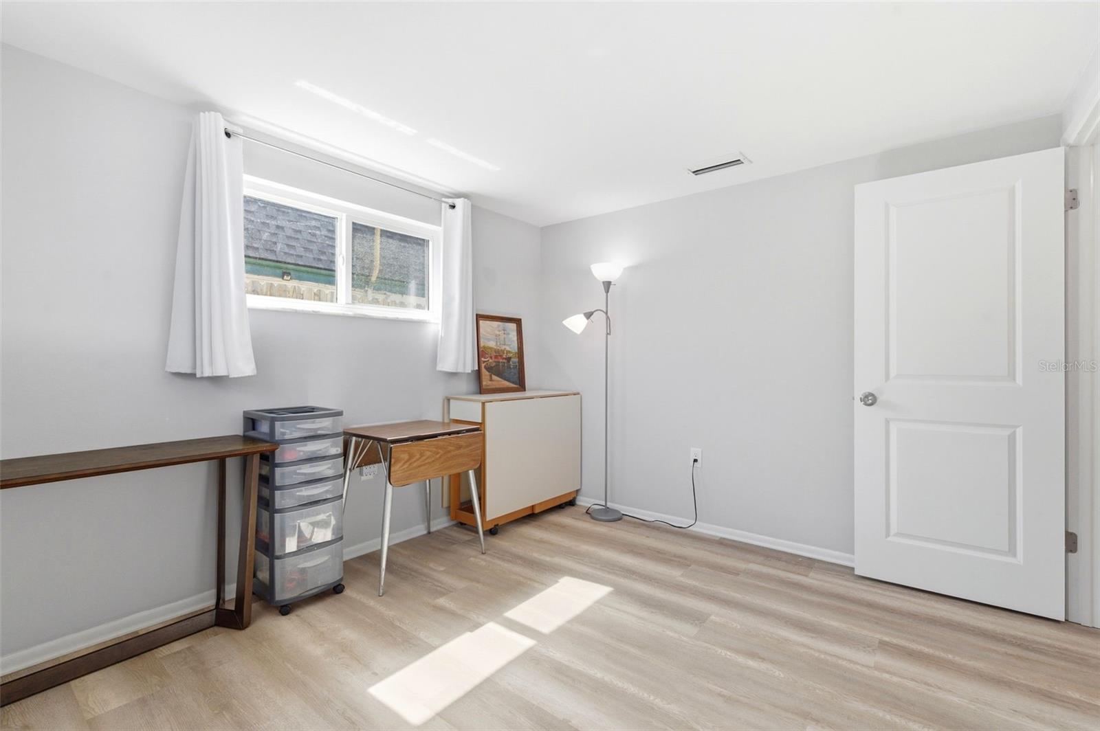 COLONIAL HILLS - Residential