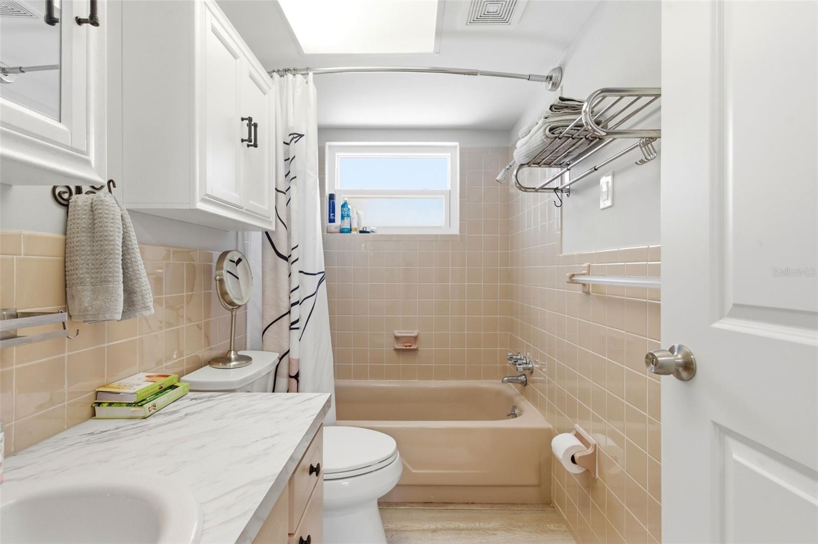 COLONIAL HILLS - Residential