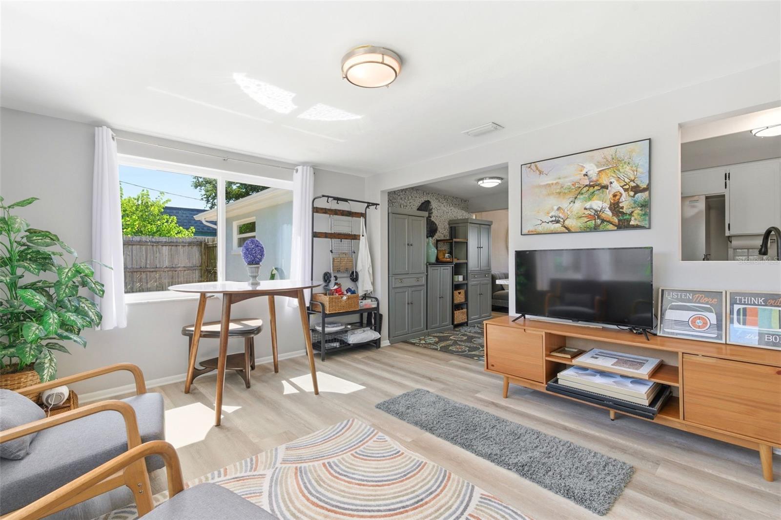 COLONIAL HILLS - Residential