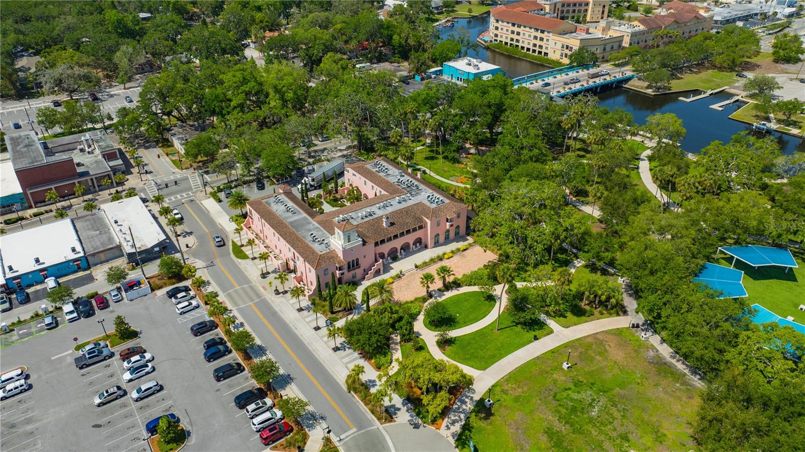 COLONIAL HILLS - Residential