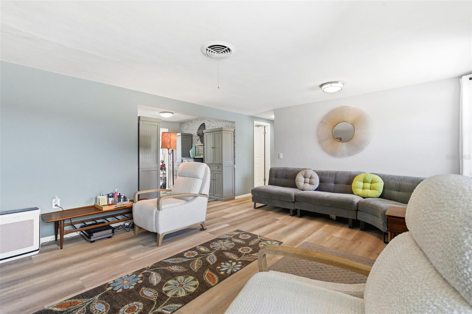 COLONIAL HILLS - Residential