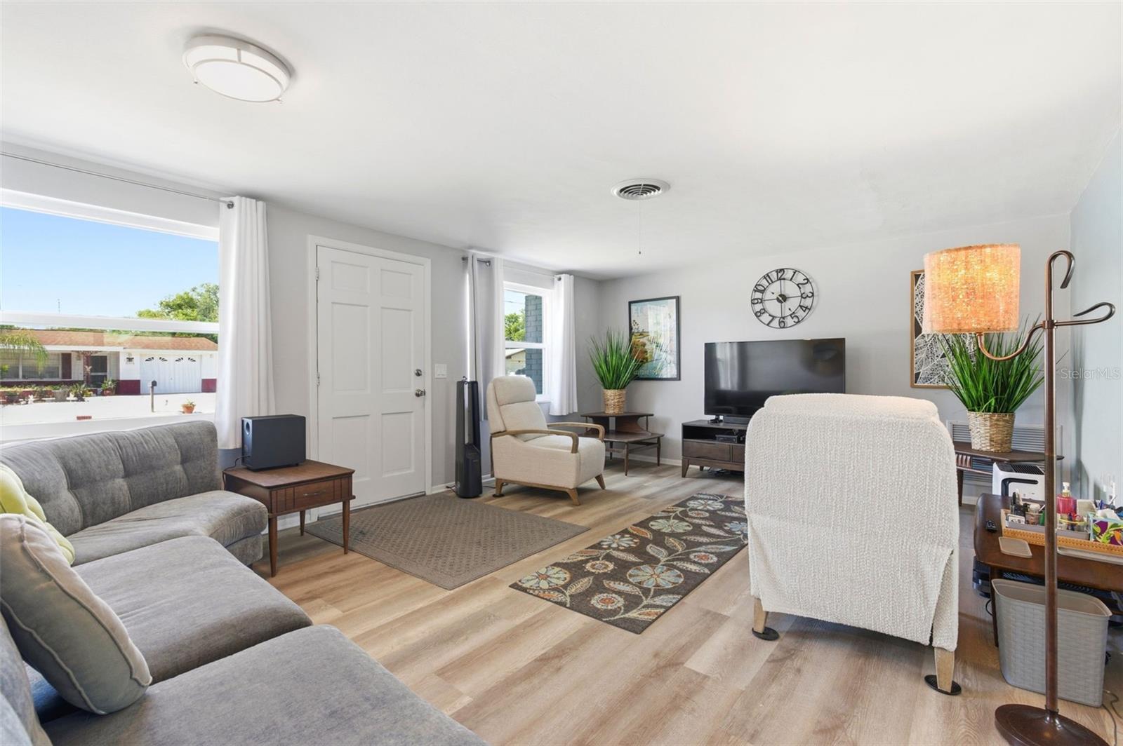 COLONIAL HILLS - Residential