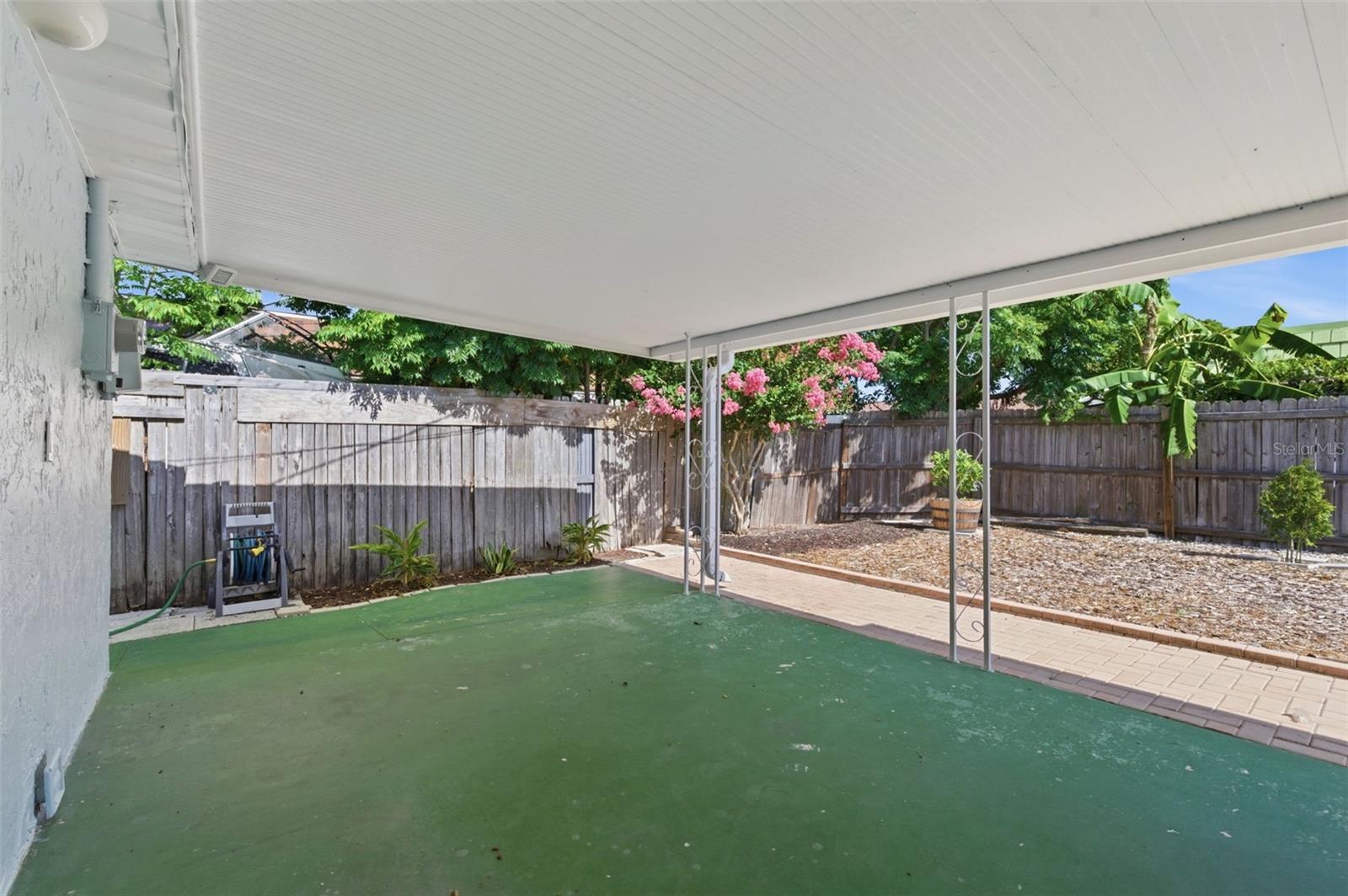 COLONIAL HILLS - Residential