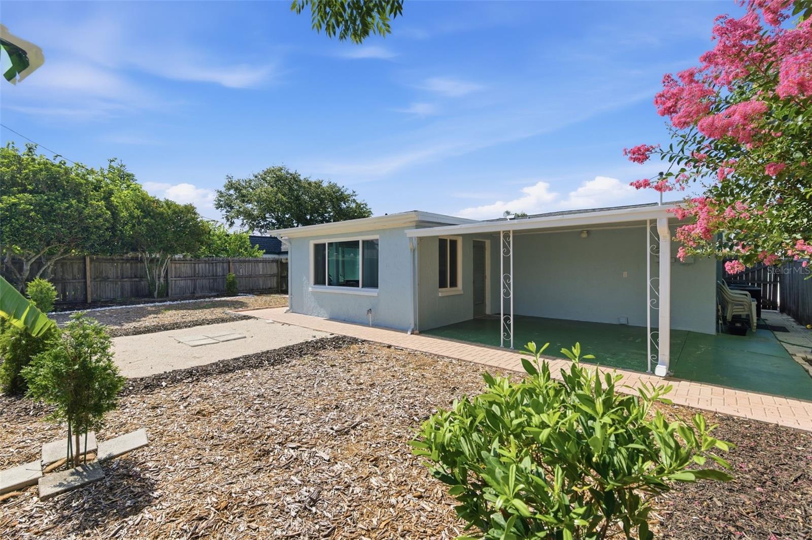COLONIAL HILLS - Residential