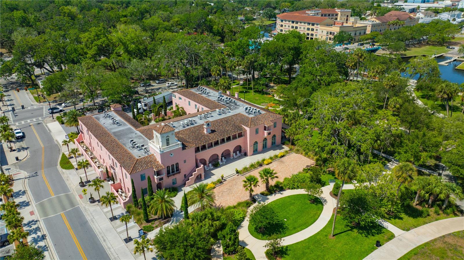COLONIAL HILLS - Residential