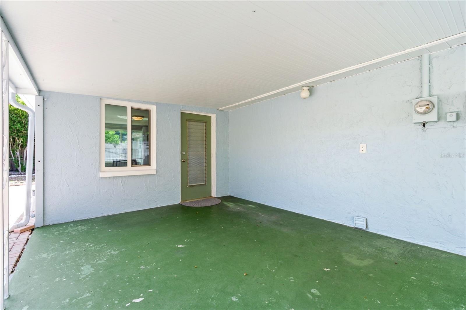 COLONIAL HILLS - Residential