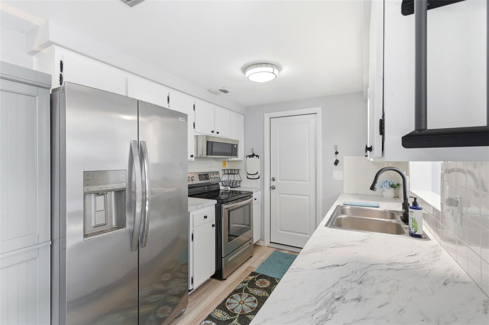 COLONIAL HILLS - Residential