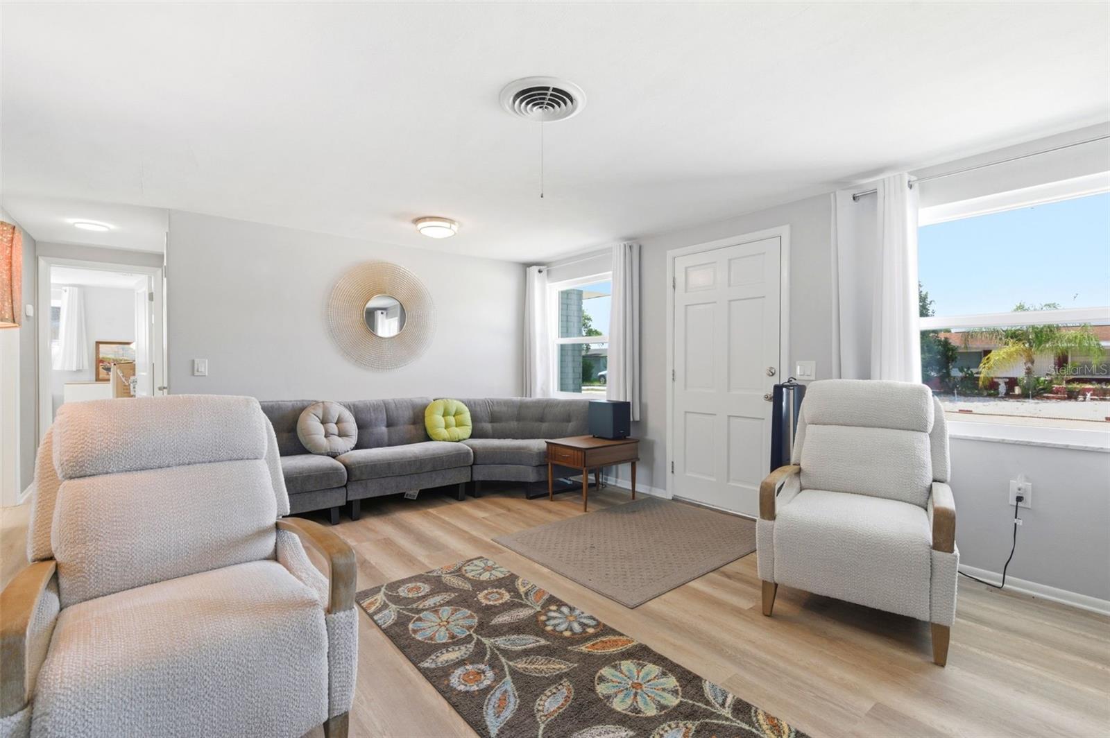 COLONIAL HILLS - Residential