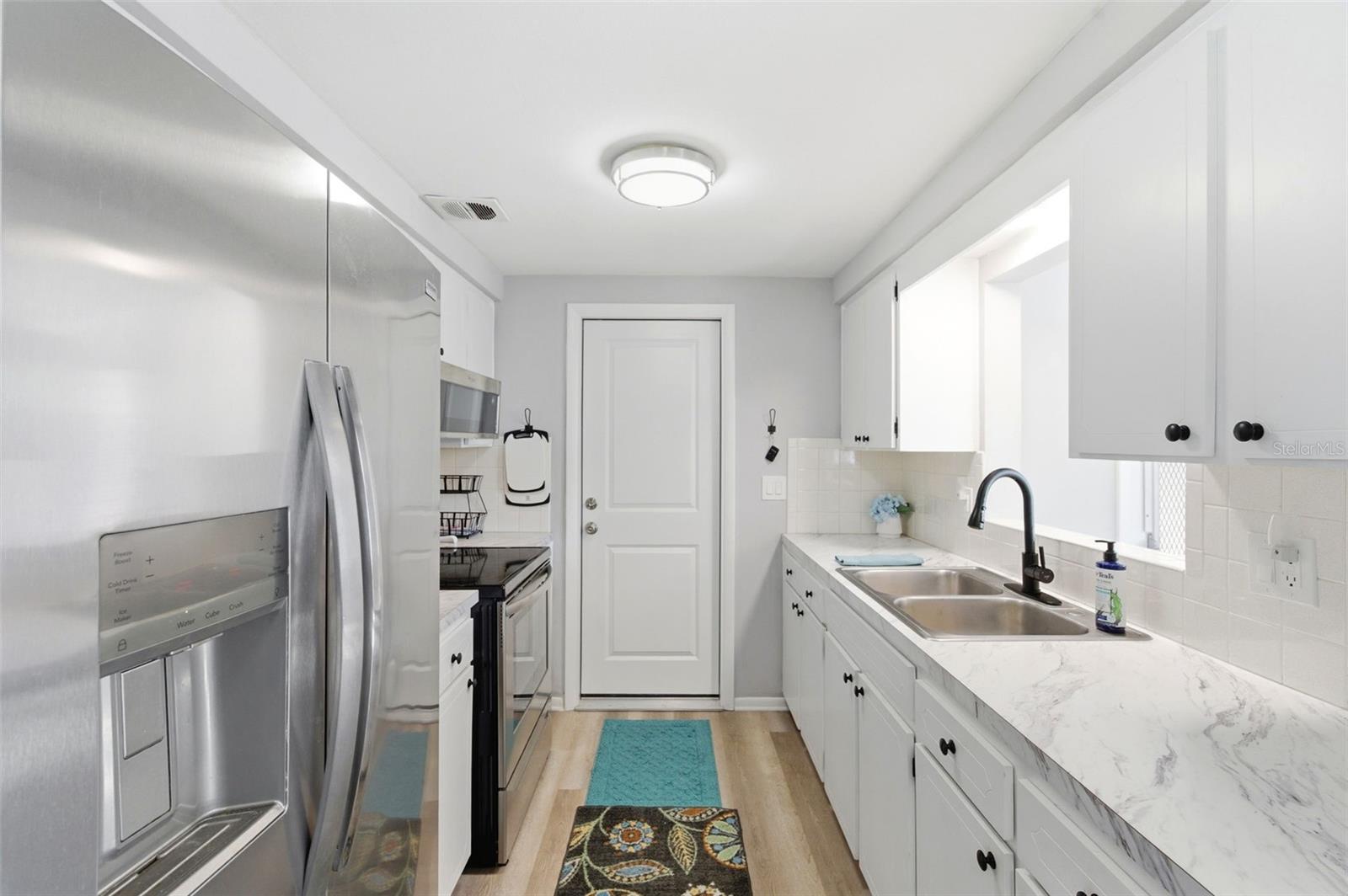 COLONIAL HILLS - Residential