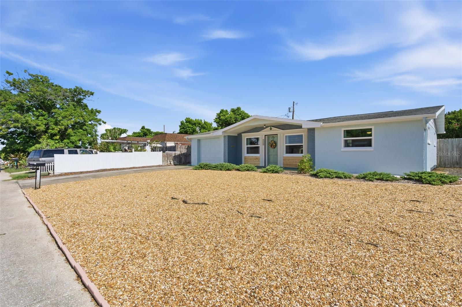 COLONIAL HILLS - Residential