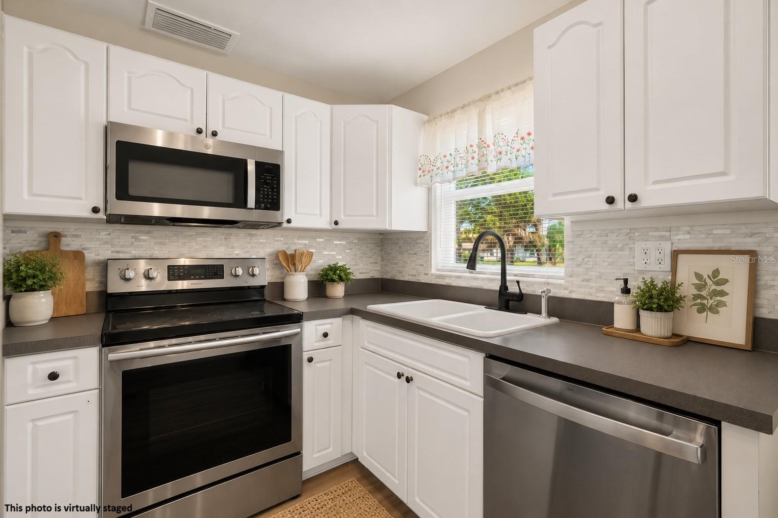 ROGERS PARK MELROSE ORMOND MB 19 PG 74 PER OR - Residential