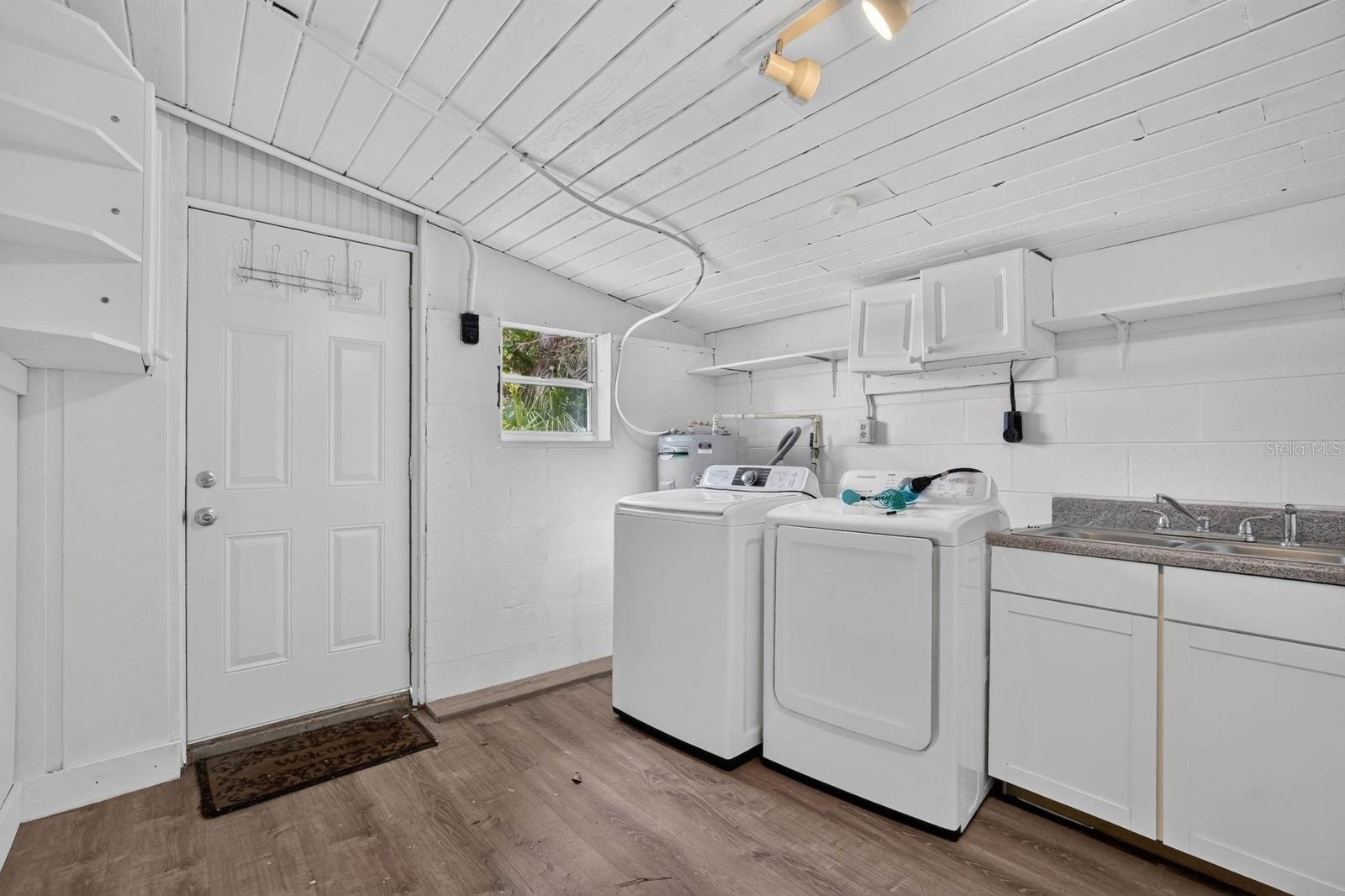 ROGERS PARK MELROSE ORMOND MB 19 PG 74 PER OR - Residential