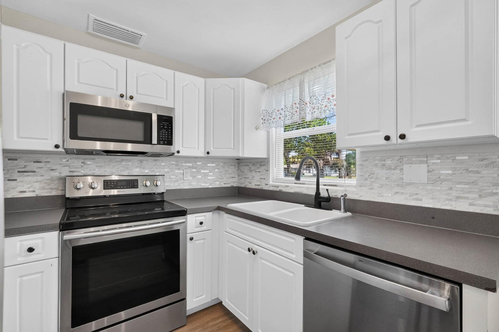 ROGERS PARK MELROSE ORMOND MB 19 PG 74 PER OR - Residential