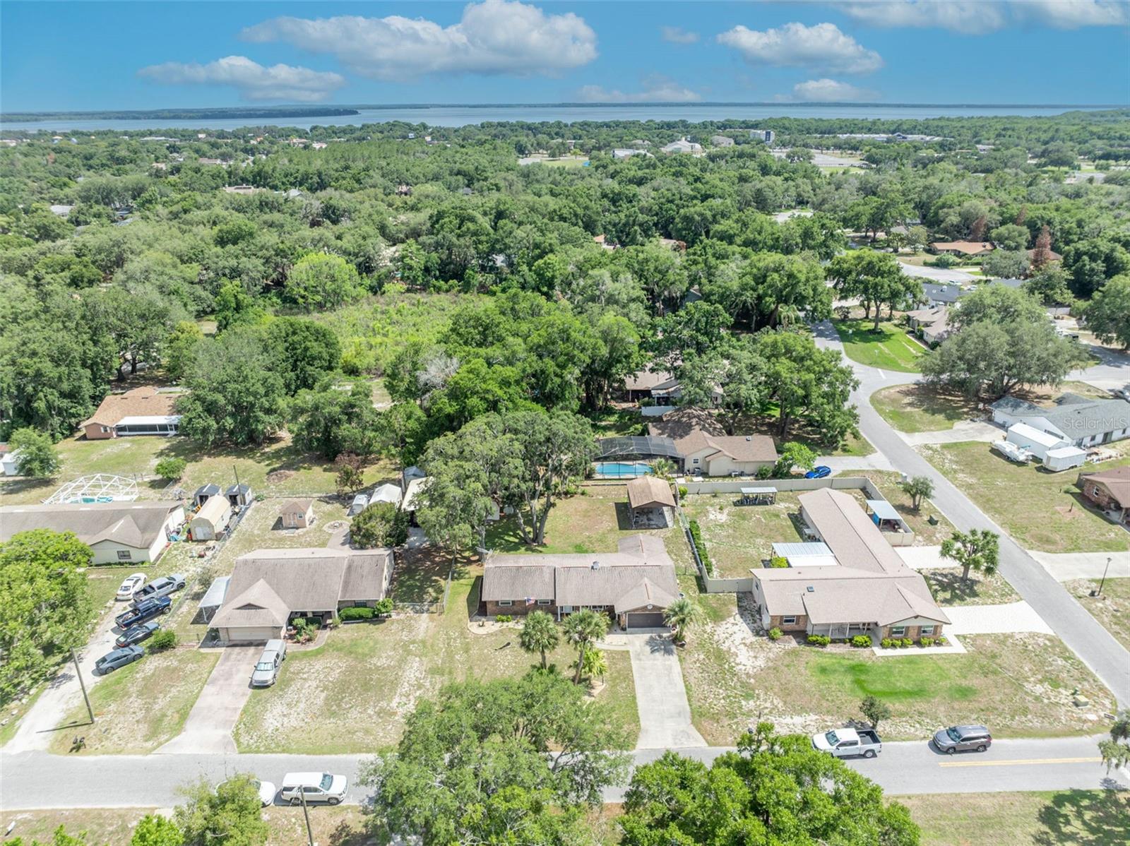 COUNTRY CLUB VIEW - Residential