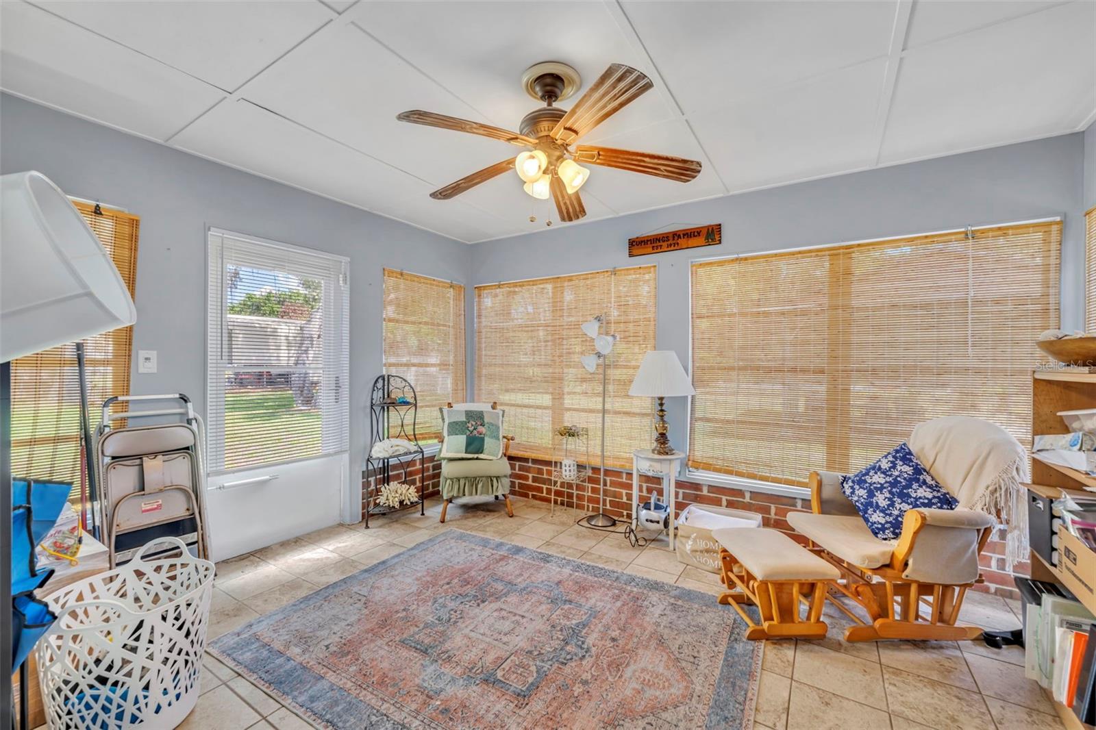 COUNTRY CLUB VIEW - Residential