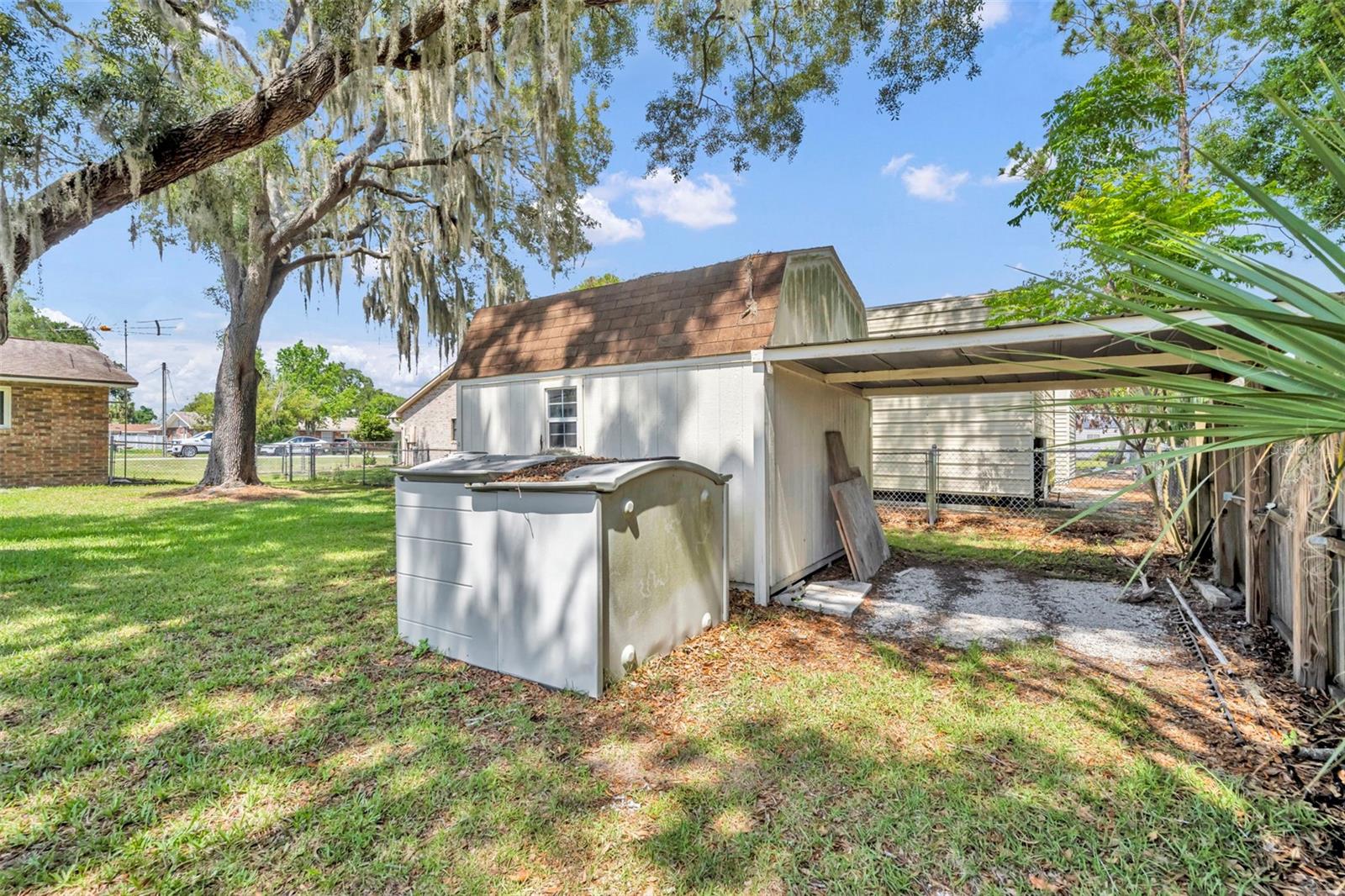 COUNTRY CLUB VIEW - Residential