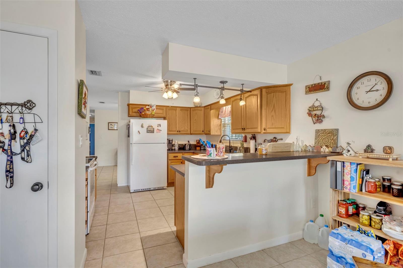 COUNTRY CLUB VIEW - Residential