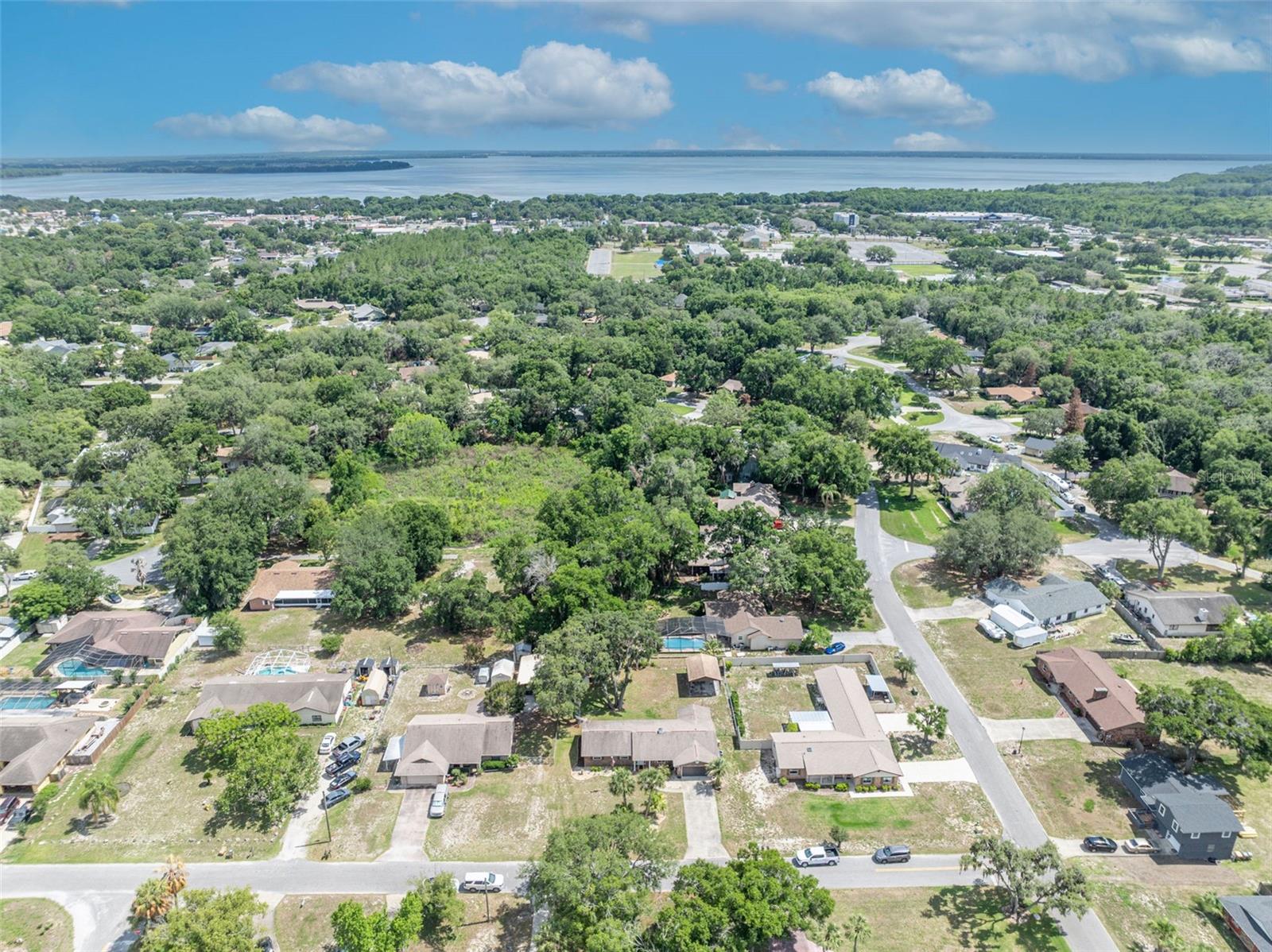 COUNTRY CLUB VIEW - Residential