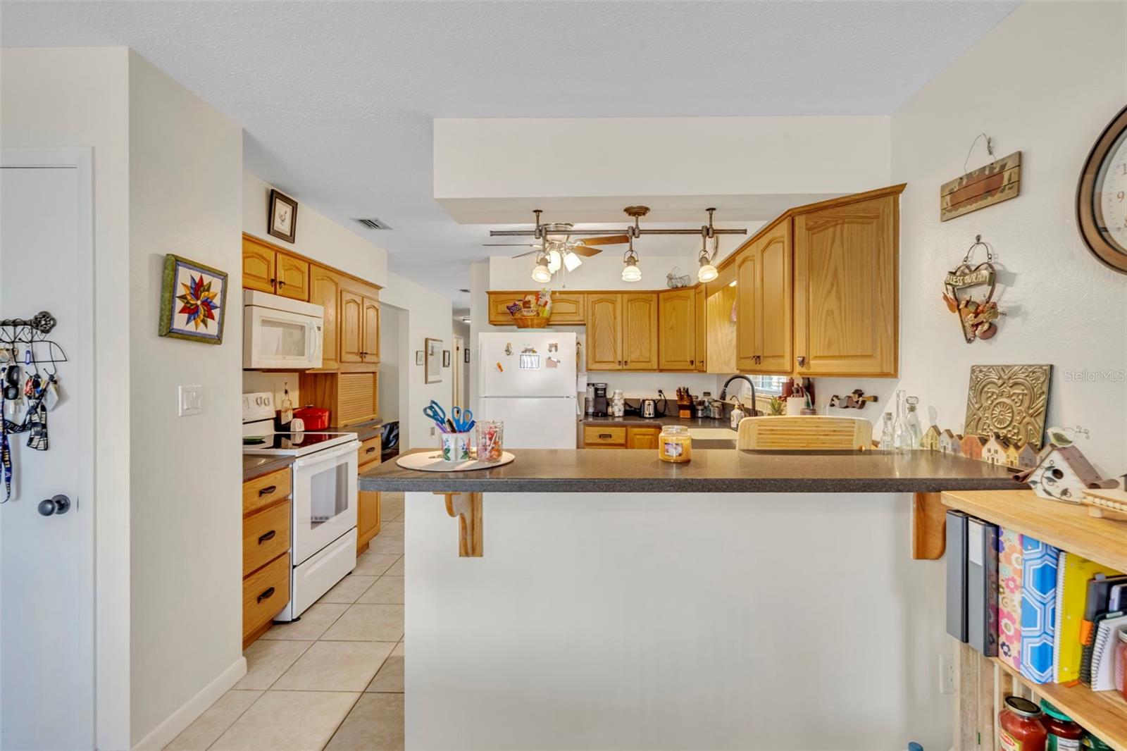 COUNTRY CLUB VIEW - Residential