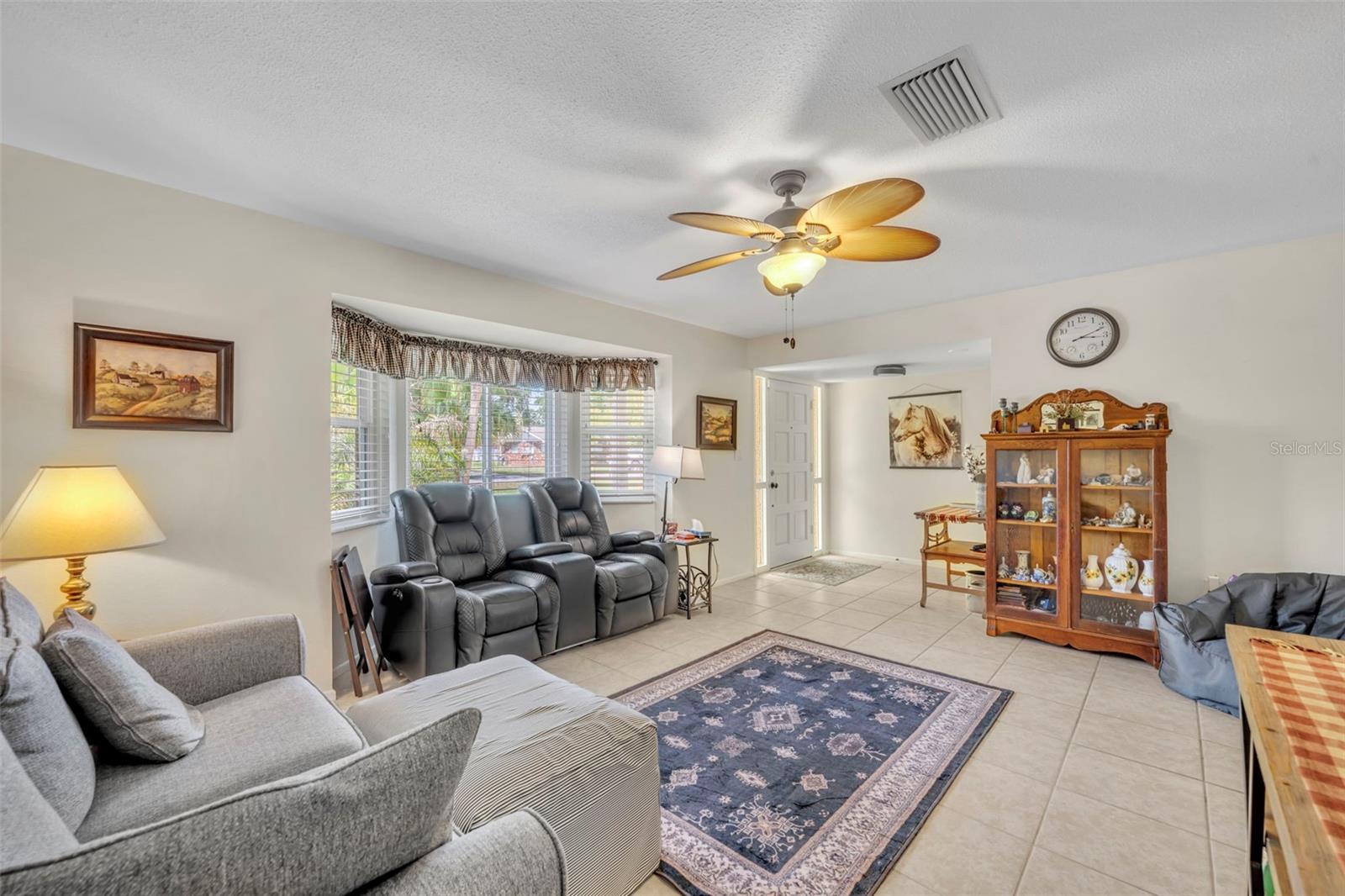 COUNTRY CLUB VIEW - Residential