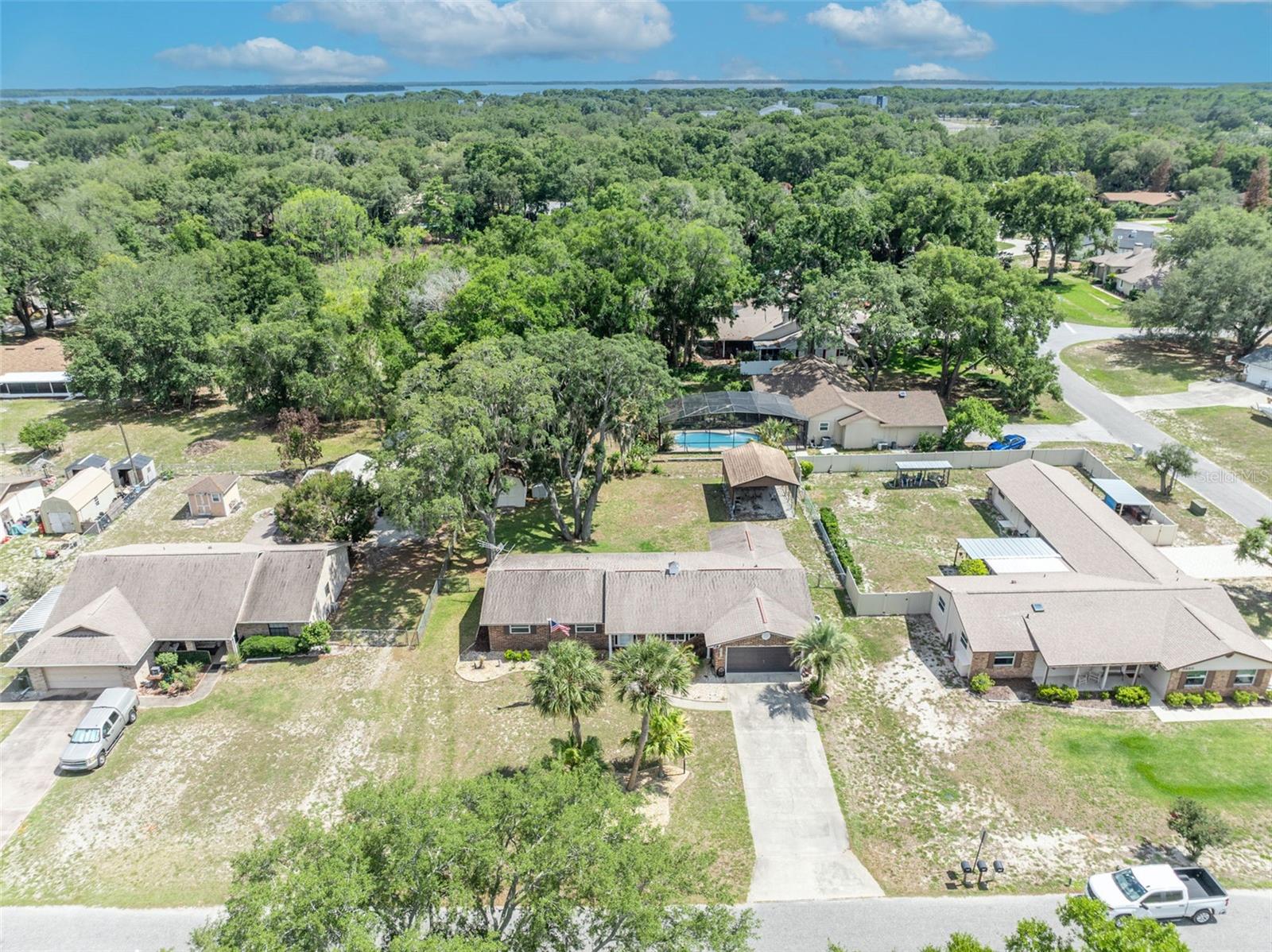 COUNTRY CLUB VIEW - Residential