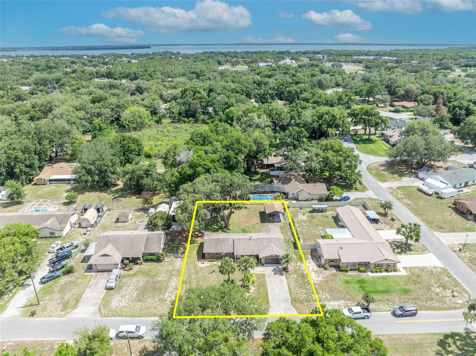 COUNTRY CLUB VIEW - Residential