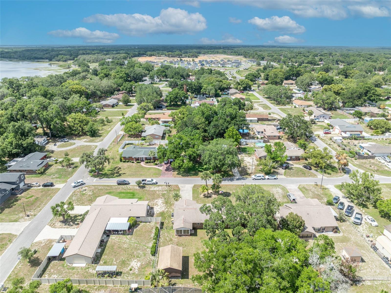 COUNTRY CLUB VIEW - Residential