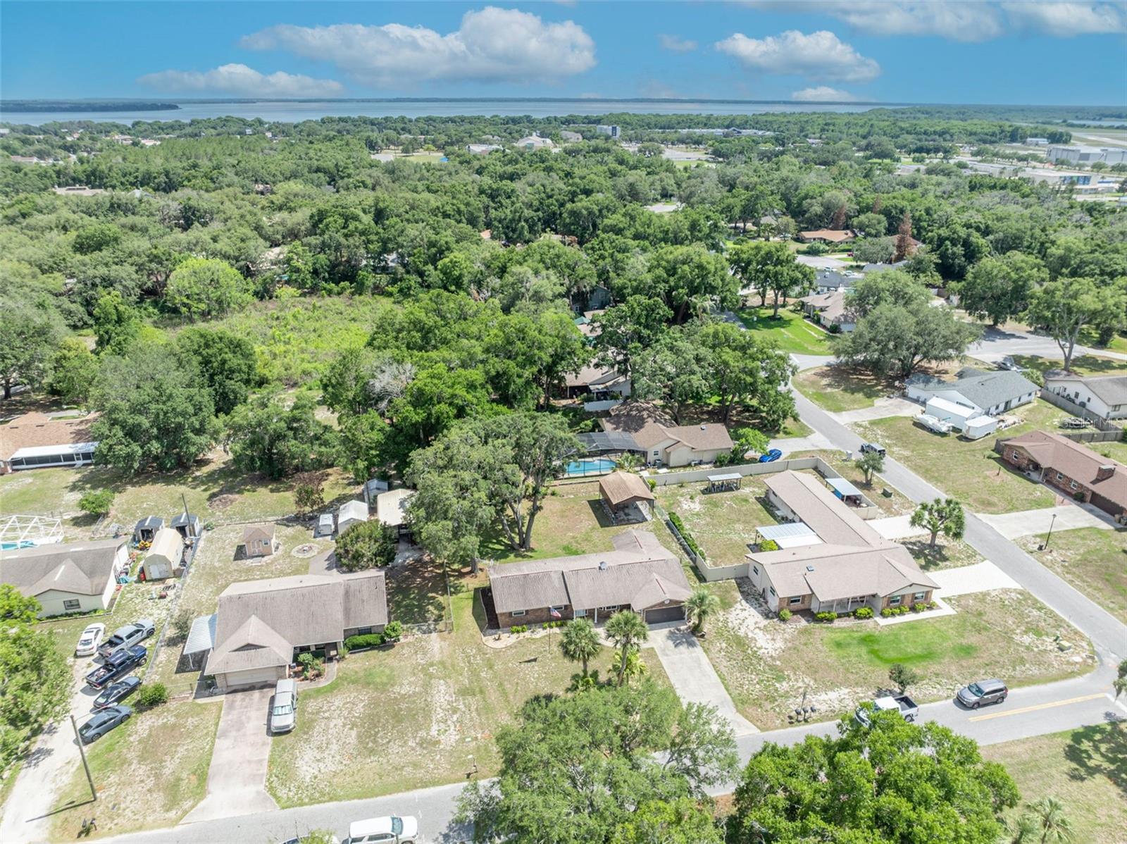 COUNTRY CLUB VIEW - Residential