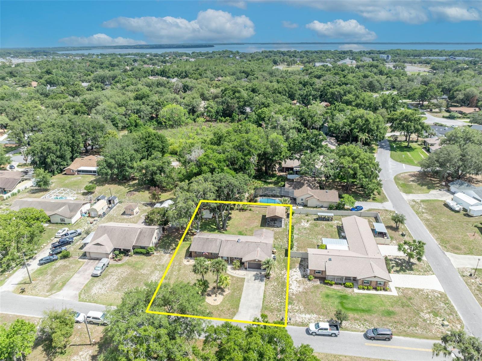 COUNTRY CLUB VIEW - Residential