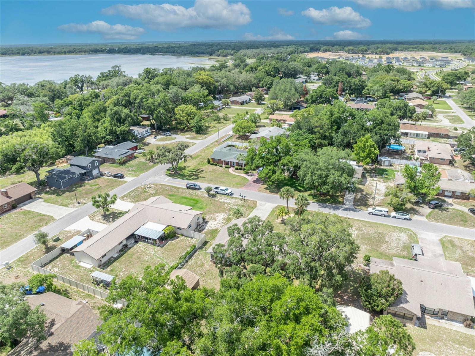 COUNTRY CLUB VIEW - Residential