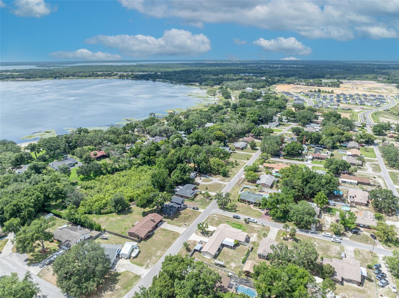 COUNTRY CLUB VIEW - Residential