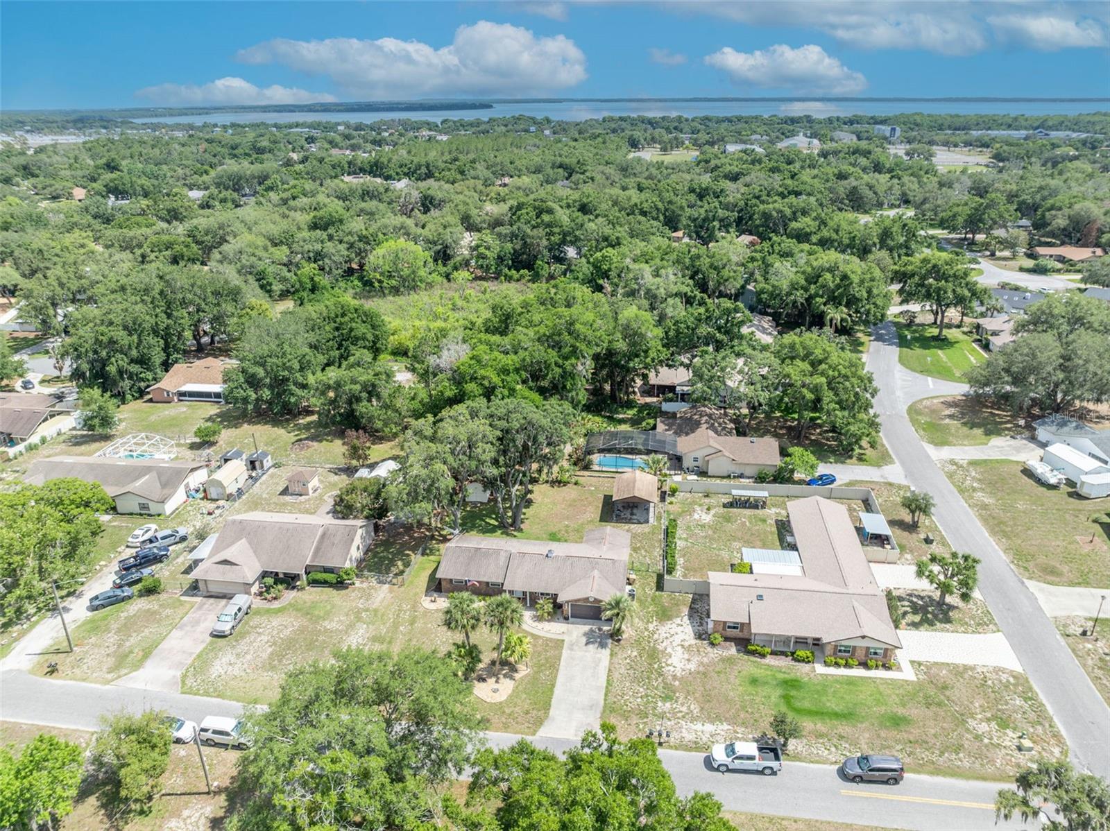 COUNTRY CLUB VIEW - Residential